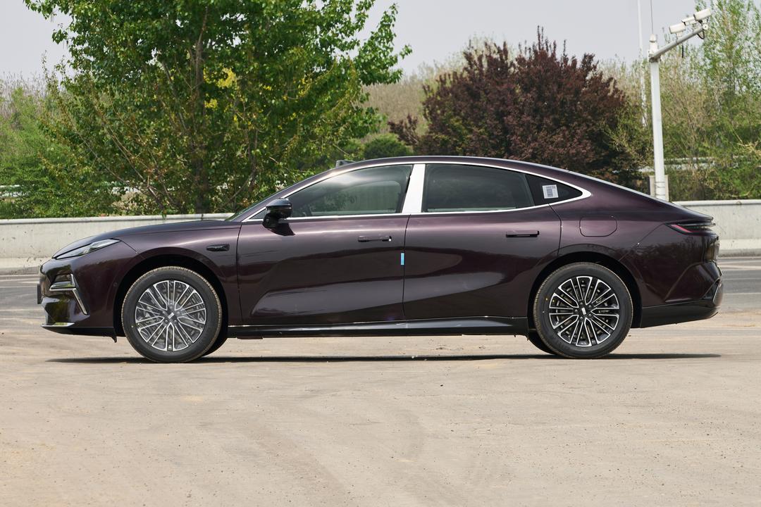 Geely Starlight 8 PHEV 2026, фото 4