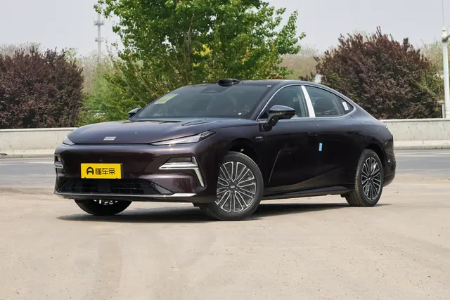 Geely Starlight 8 PHEV 2026 — купить из Китая под заказ