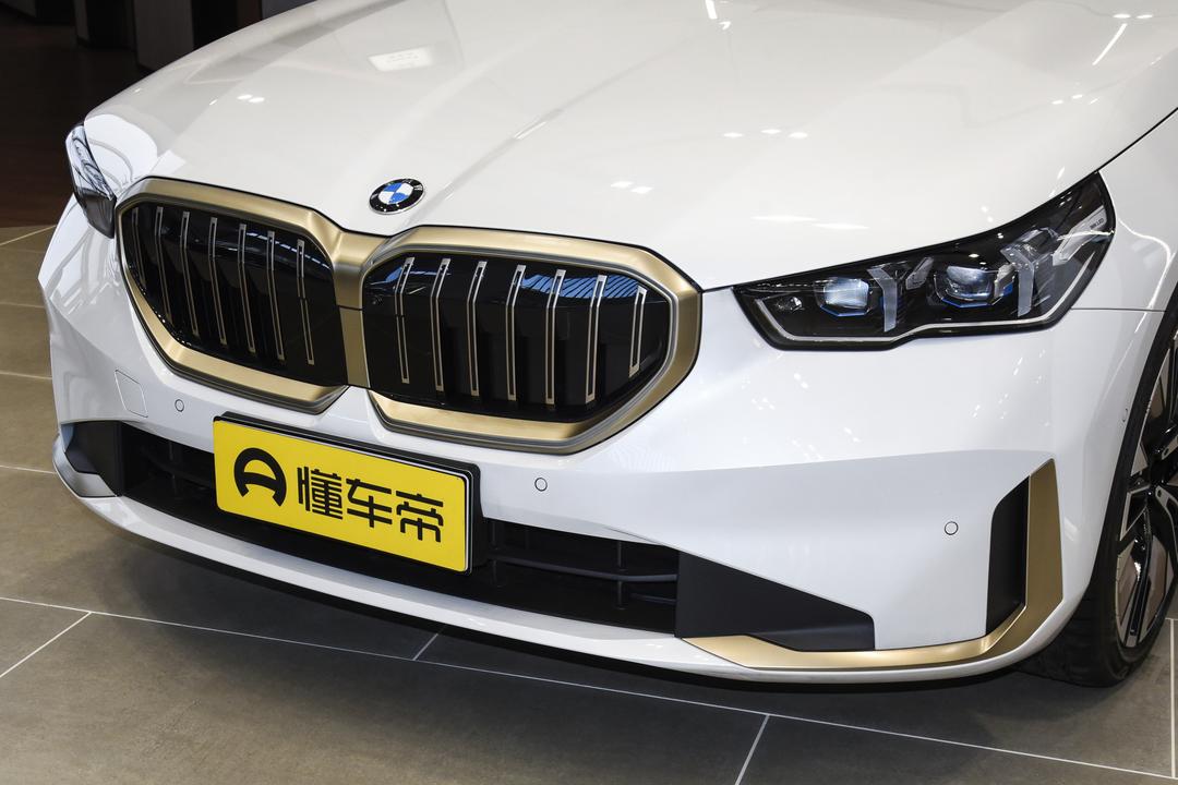 BMW 5 Series 2026, фото 9