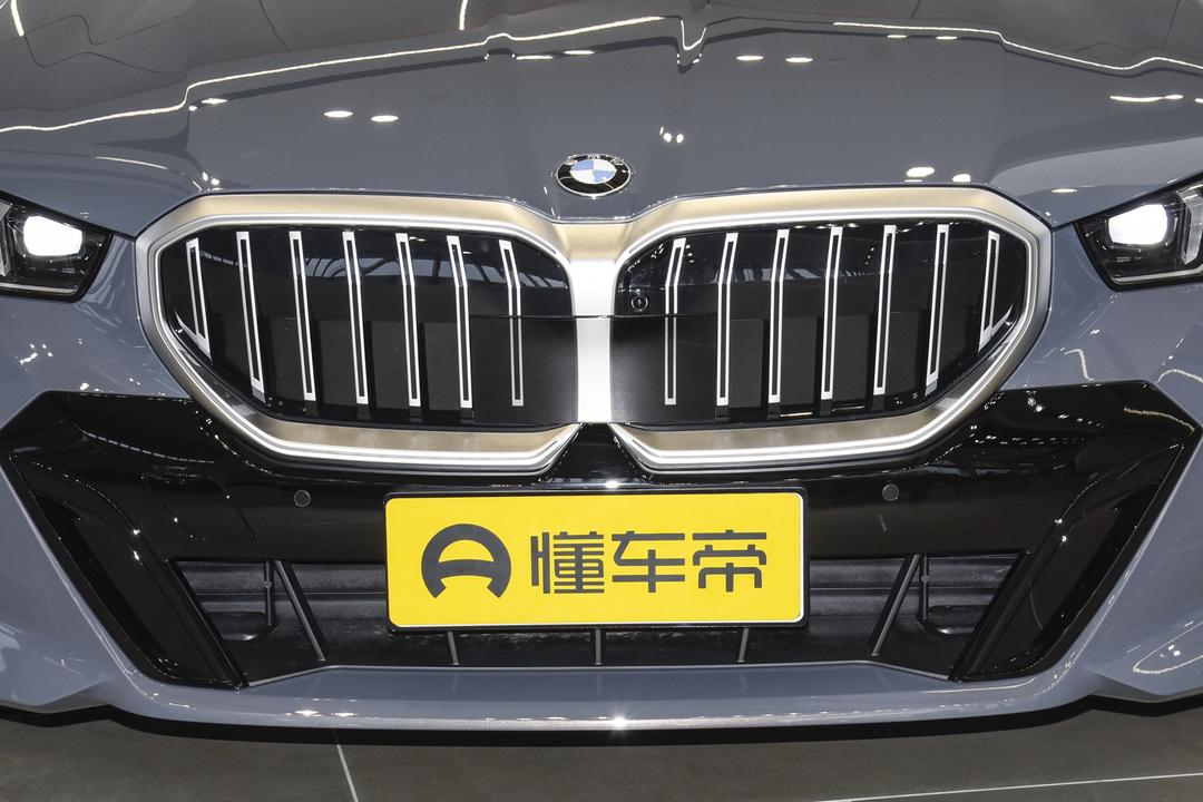 BMW 5 Series 2026, фото 10