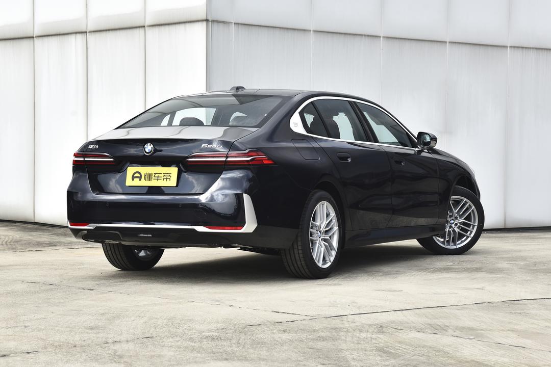 BMW 5 Series 2026, фото 7