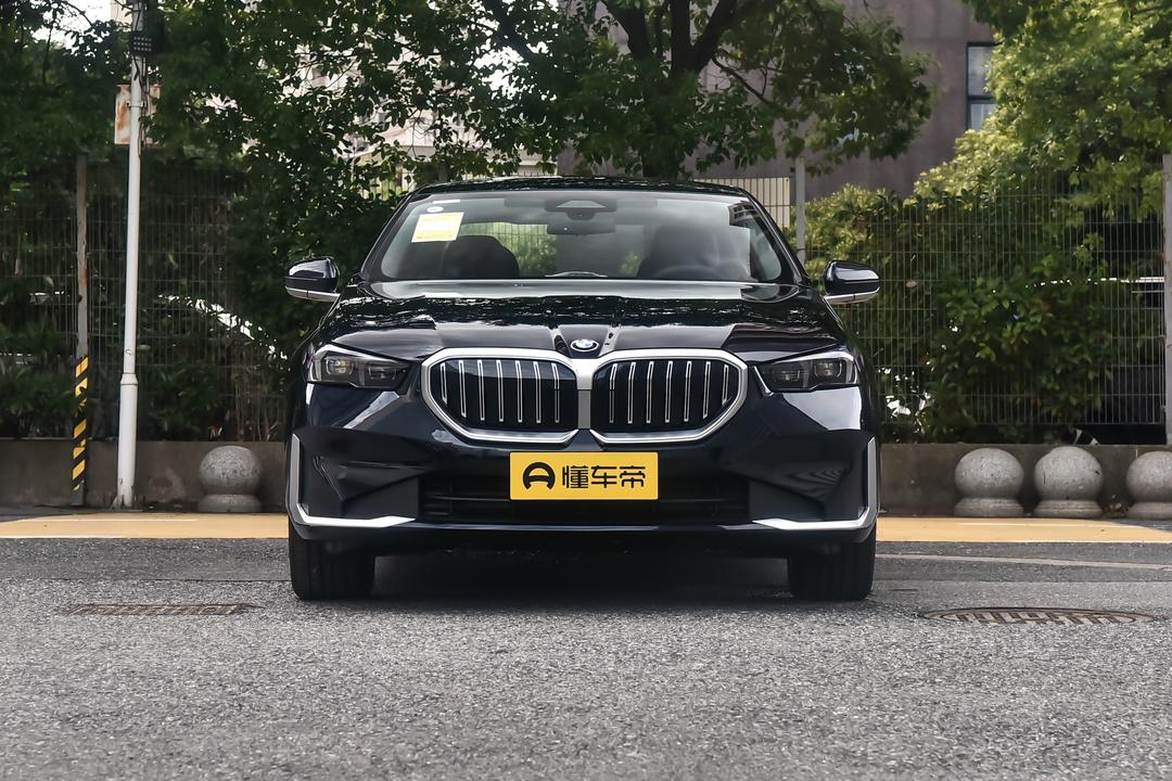 BMW 5 Series 2026, фото 2