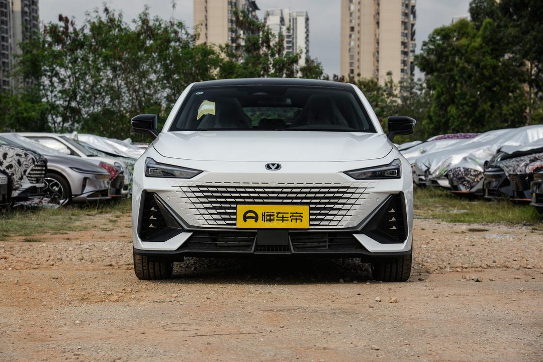 Changan UNI-V 2026, фото 2