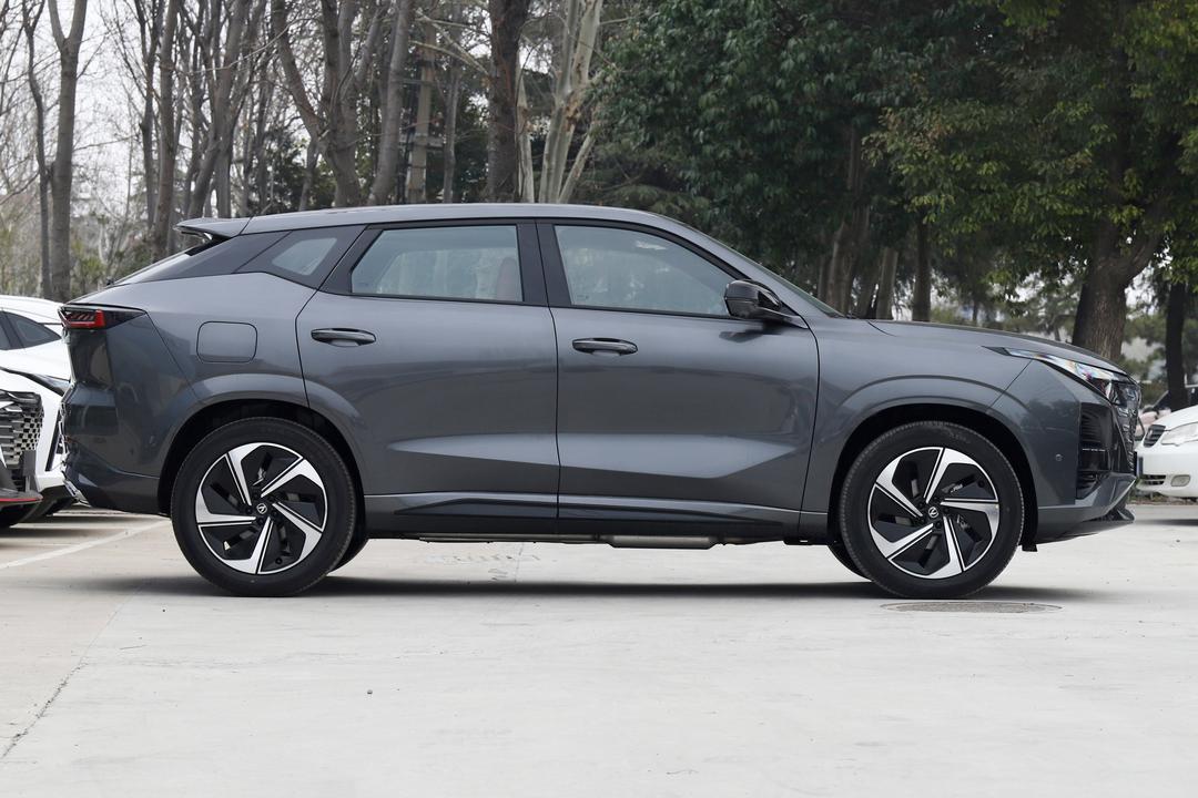 Changan UNI-Z PHEV 2026, фото 8