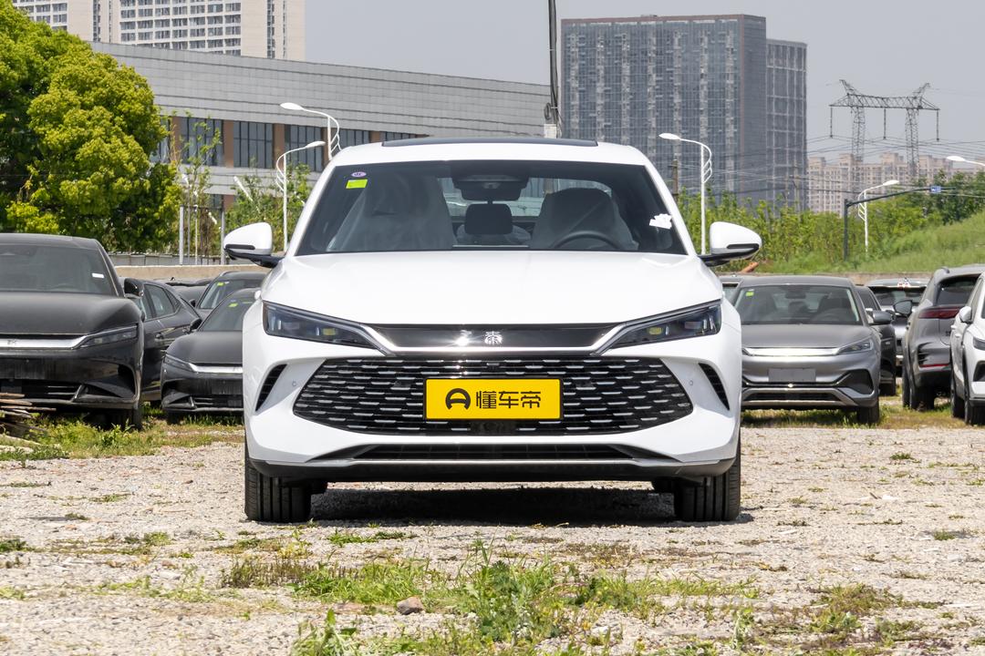 BYD Qin L DM 2026, фото 2