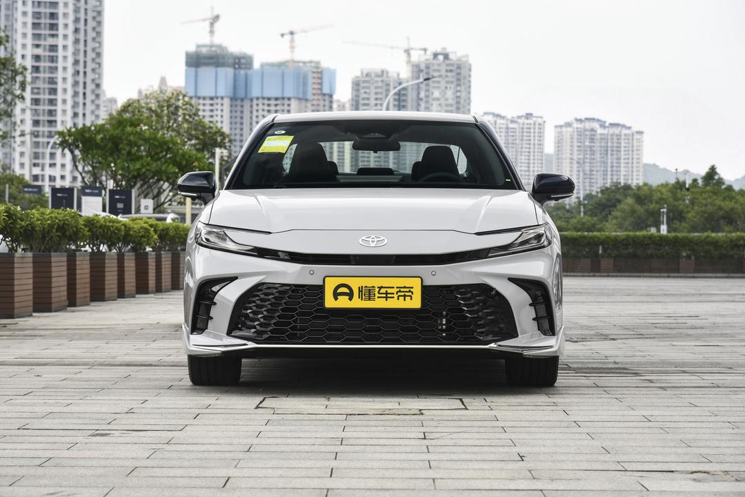Toyota Camry 2026, фото 2