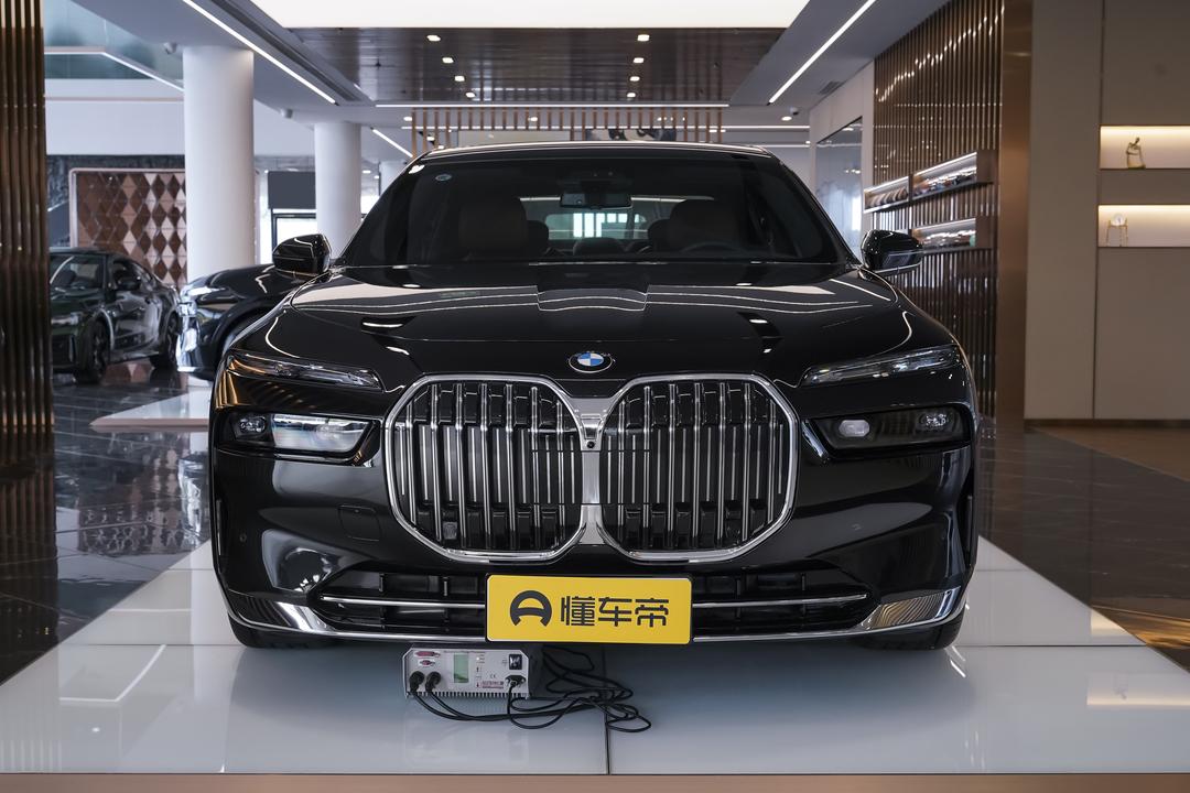 BMW 7-Series 2026, фото 2