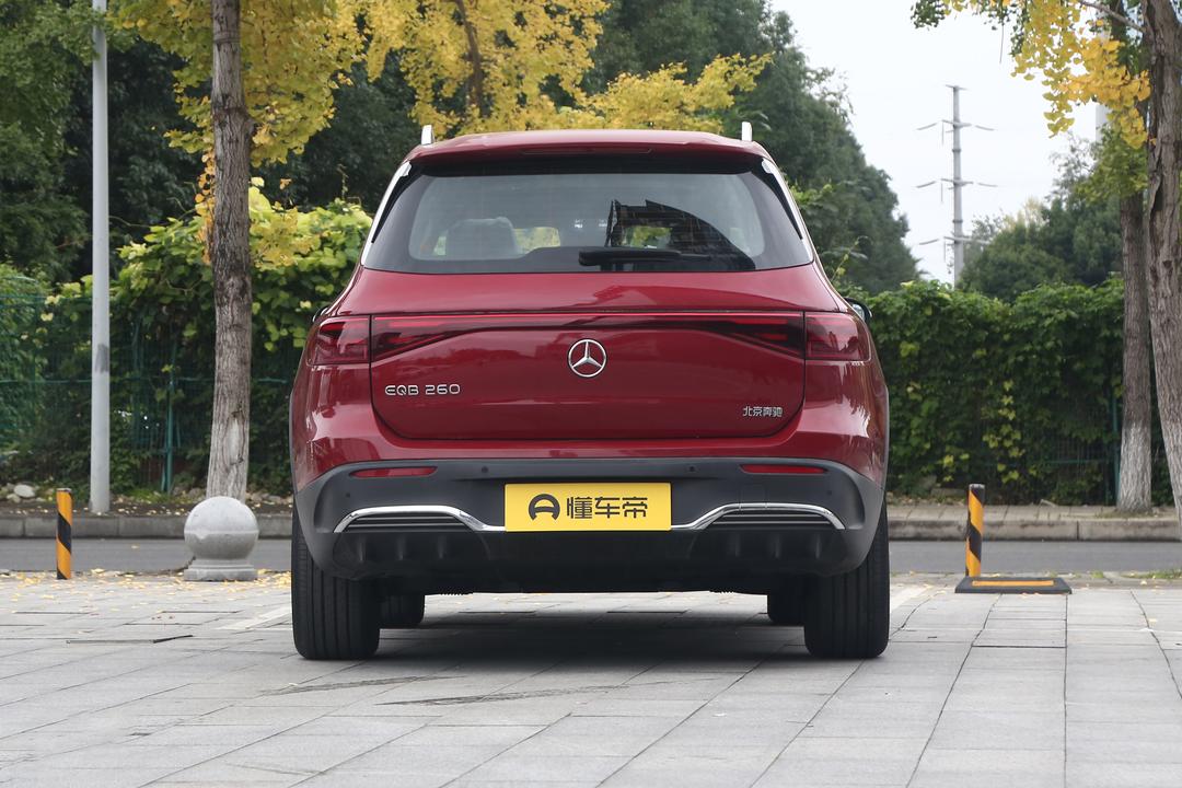 Mercedes-Benz EQB 2026, фото 6