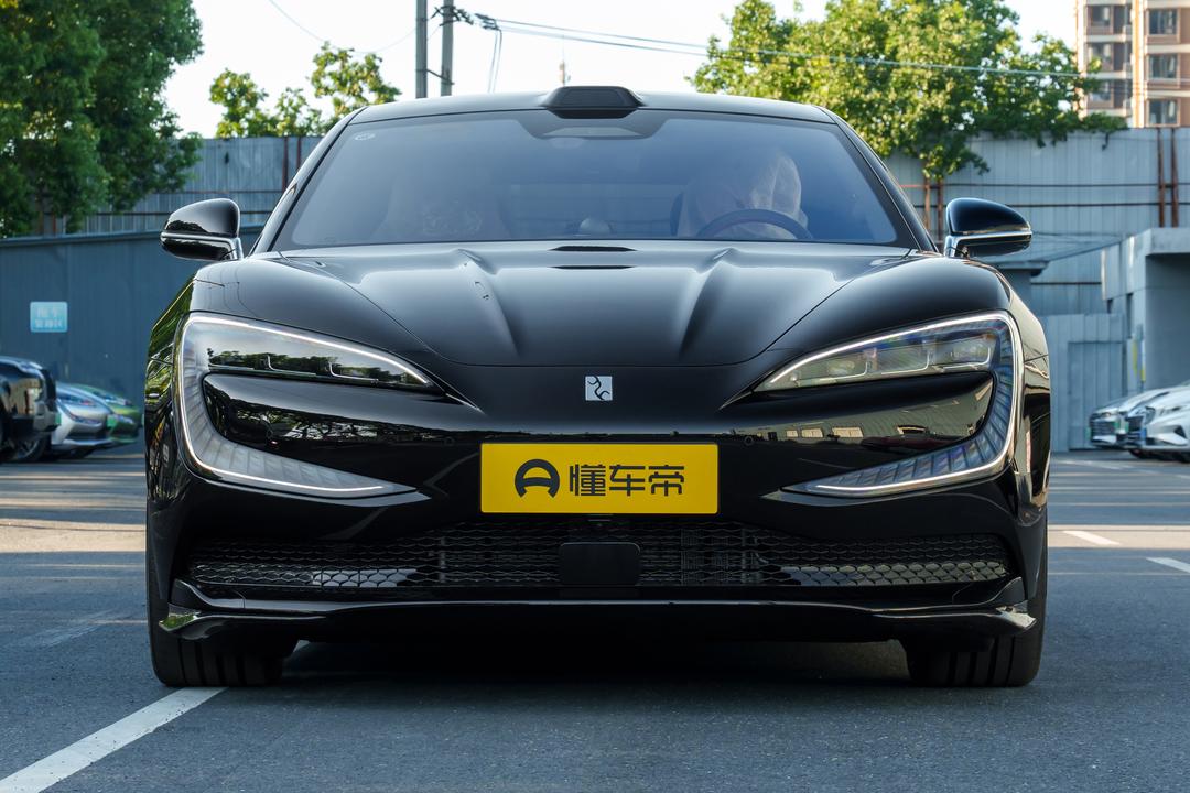 BYD Yangwang U7 EV 2026, фото 12