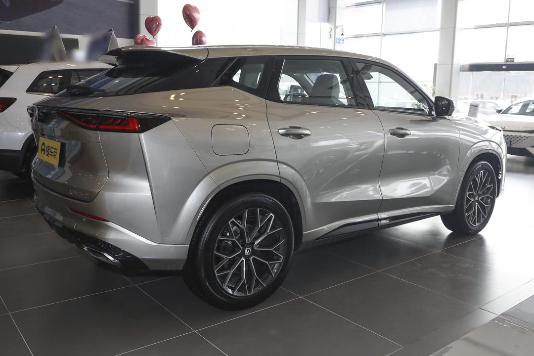 Changan UNI-Z PHEV 2026, фото 8