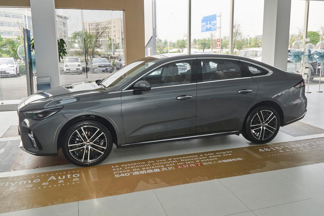 Geely Emgrand 2026, фото 4