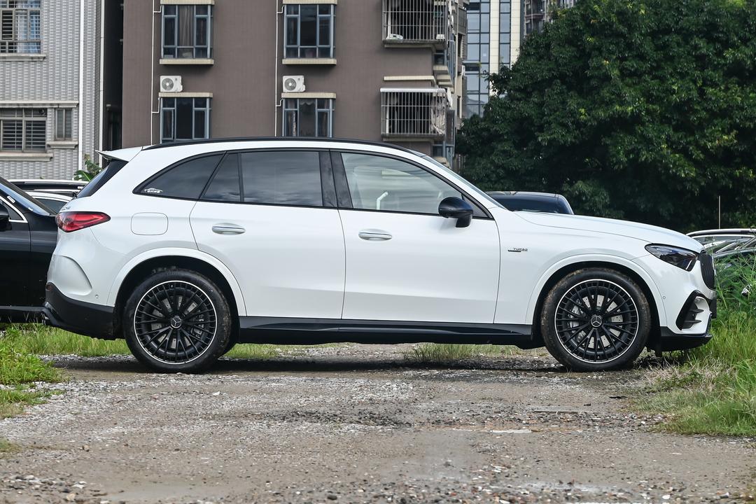Mercedes-Benz GLC AMG 2026, фото 8