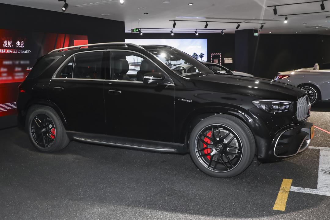 Mercedes-Benz GLE AMG 2026, фото 6