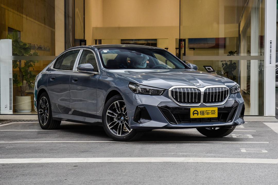 BMW 5 Series 2026, фото 3