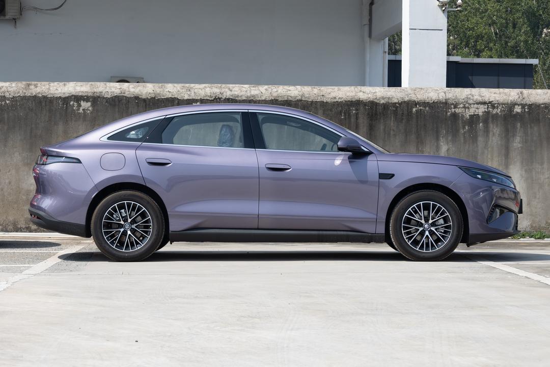 BYD Qin MAX DM 2026, фото 8