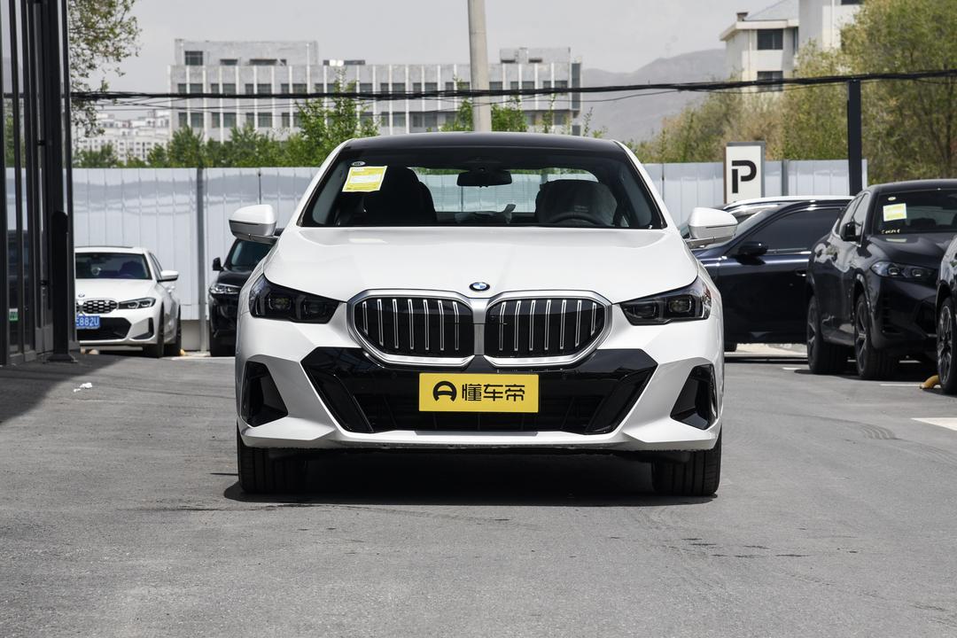 BMW 5 Series 2026, фото 2