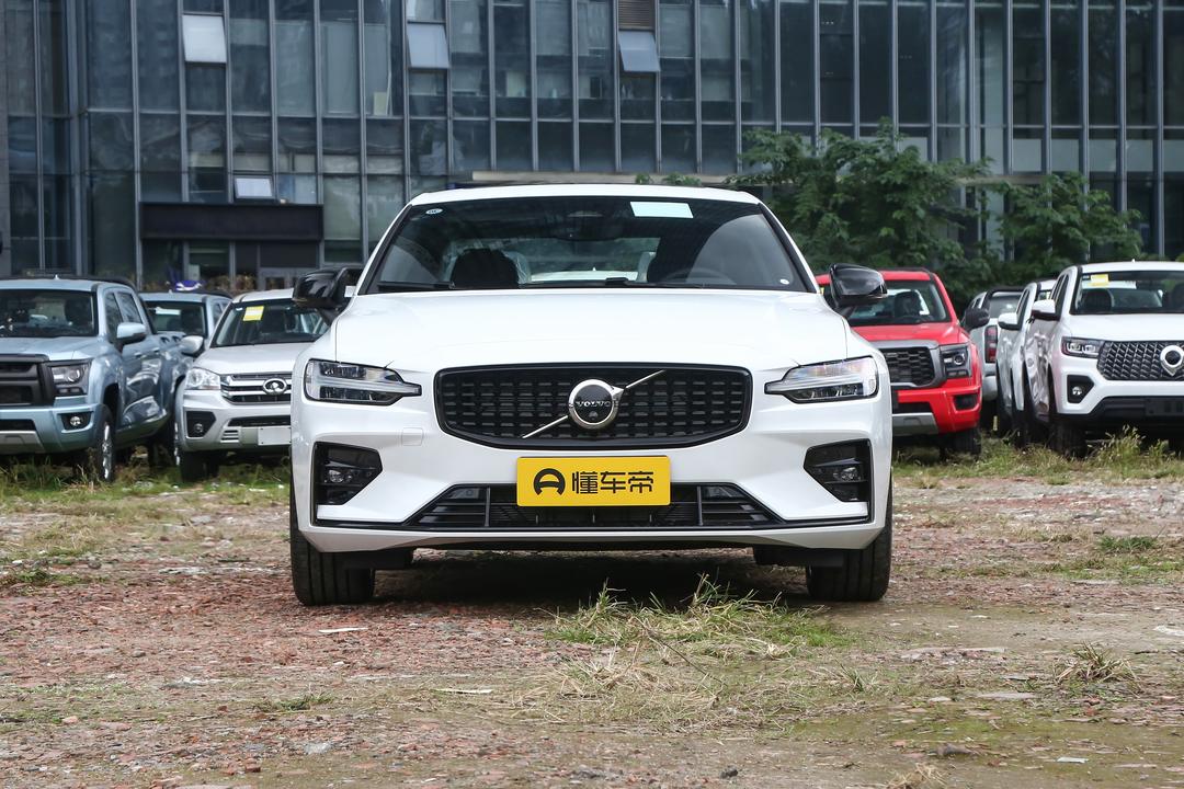 Volvo S60 2026, фото 2