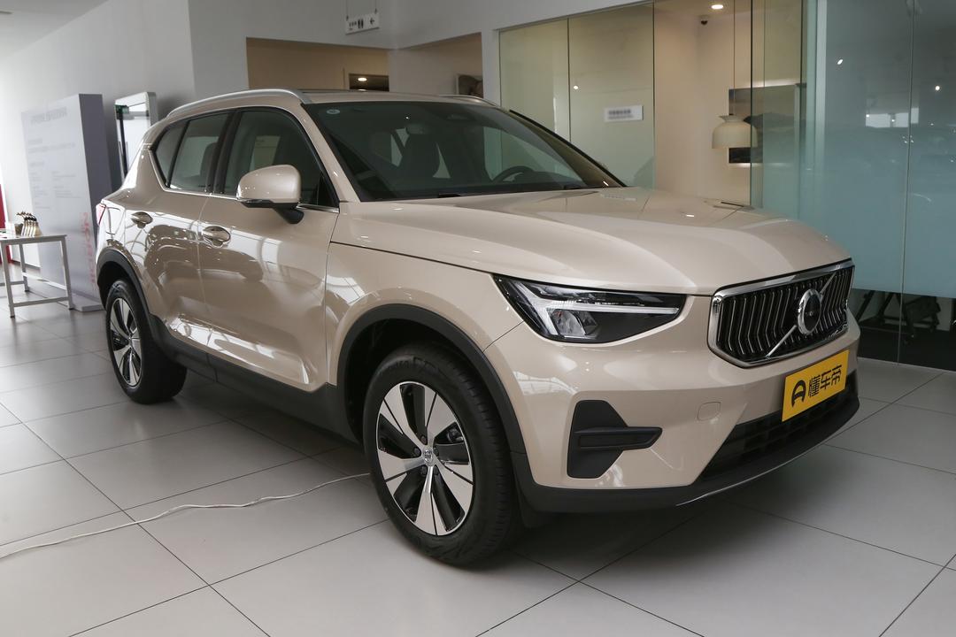 Volvo XC40 2026, фото 3