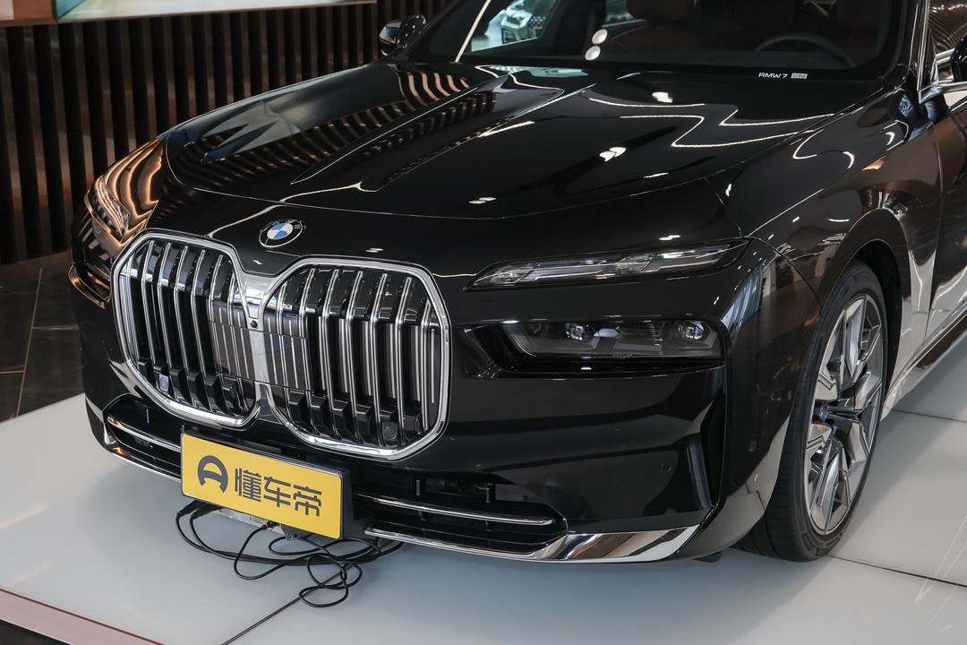 BMW 7-Series 2026, фото 9