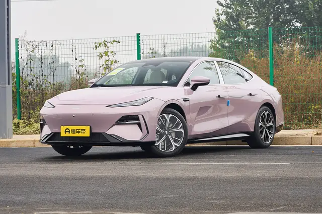 Geely Galaxy E8 2026 — купить из Китая под заказ