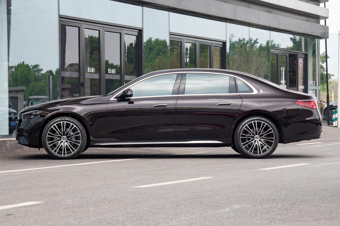 Mercedes-Benz E-Class 2026, фото 4