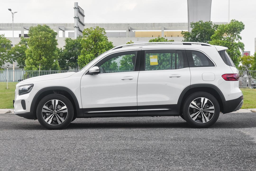 Mercedes-Benz GLB 2026, фото 4