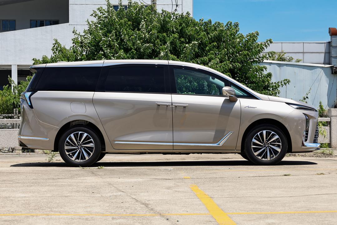 Buick GL8 PHEV 2026, фото 8