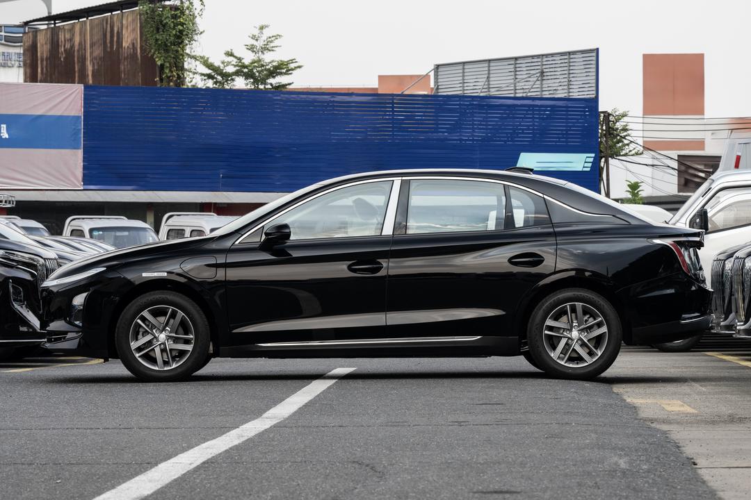 Hongqi E-QM5 2026, фото 4