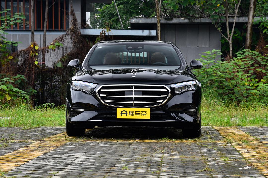Mercedes-Benz E-Class 2026, фото 2