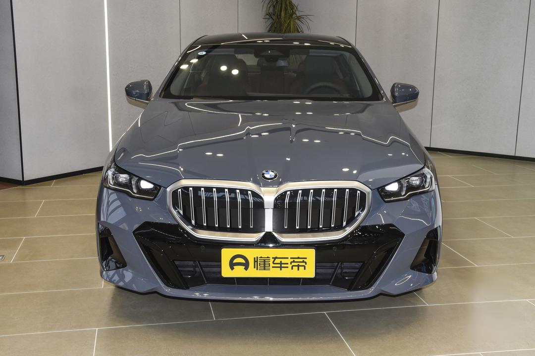 BMW 5 Series 2026, фото 2