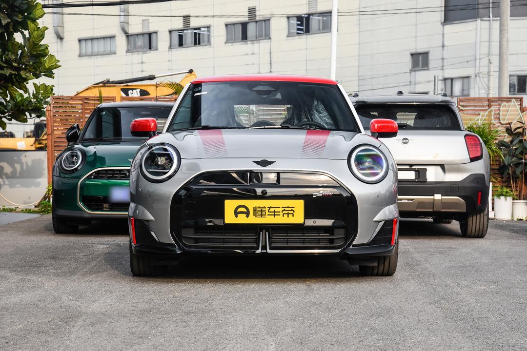 MINI JCW EV 2026, фото 2
