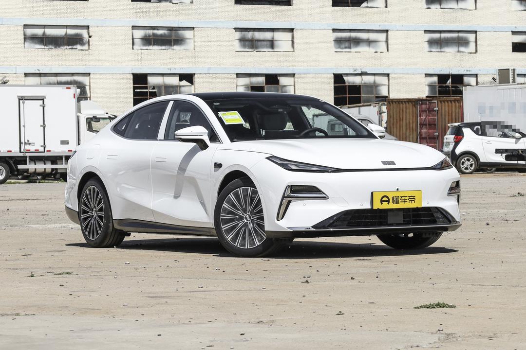 Geely Starlight 8 PHEV 2026, фото 3