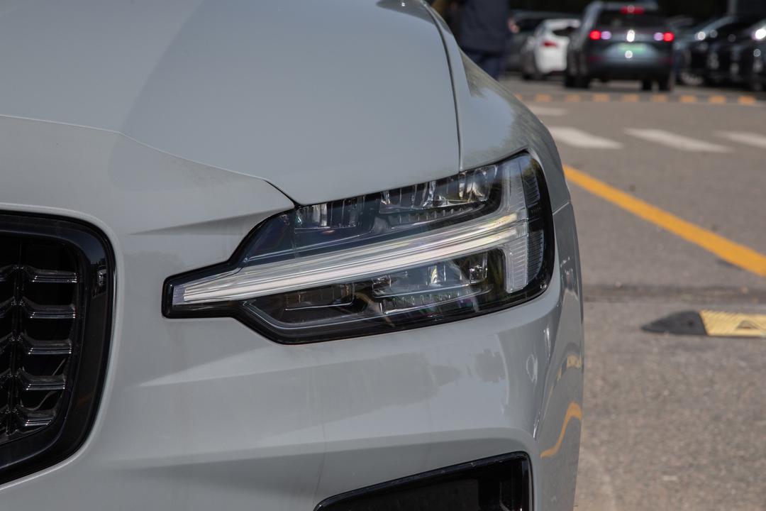 Volvo V60 2026, фото 12