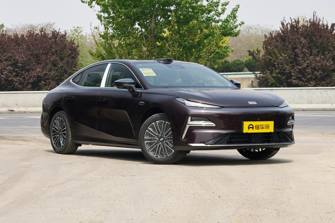 Geely Starlight 8 PHEV 2026, фото 3