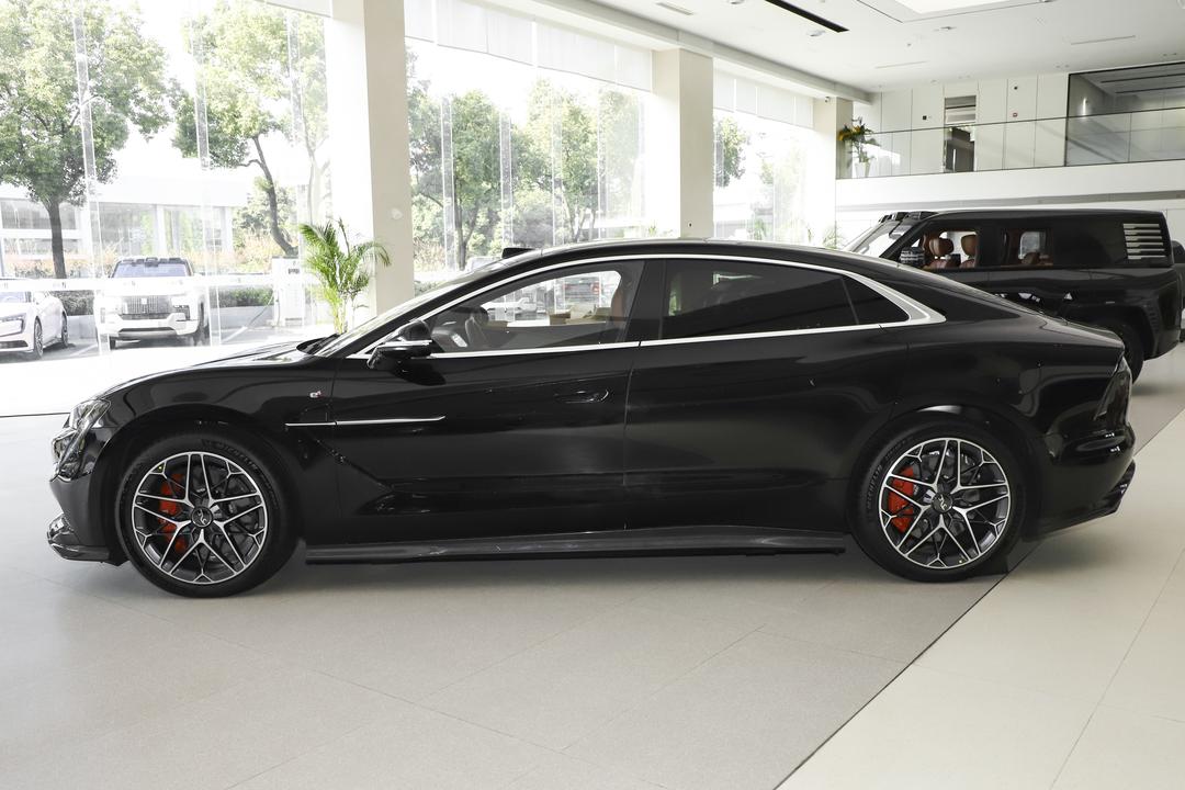 BYD Yangwang U7 EV 2026, фото 4