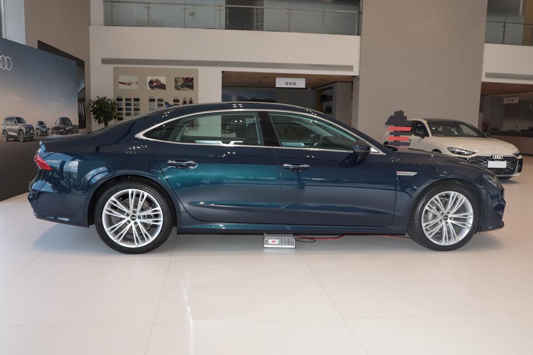 Audi A7L 2026, фото 7