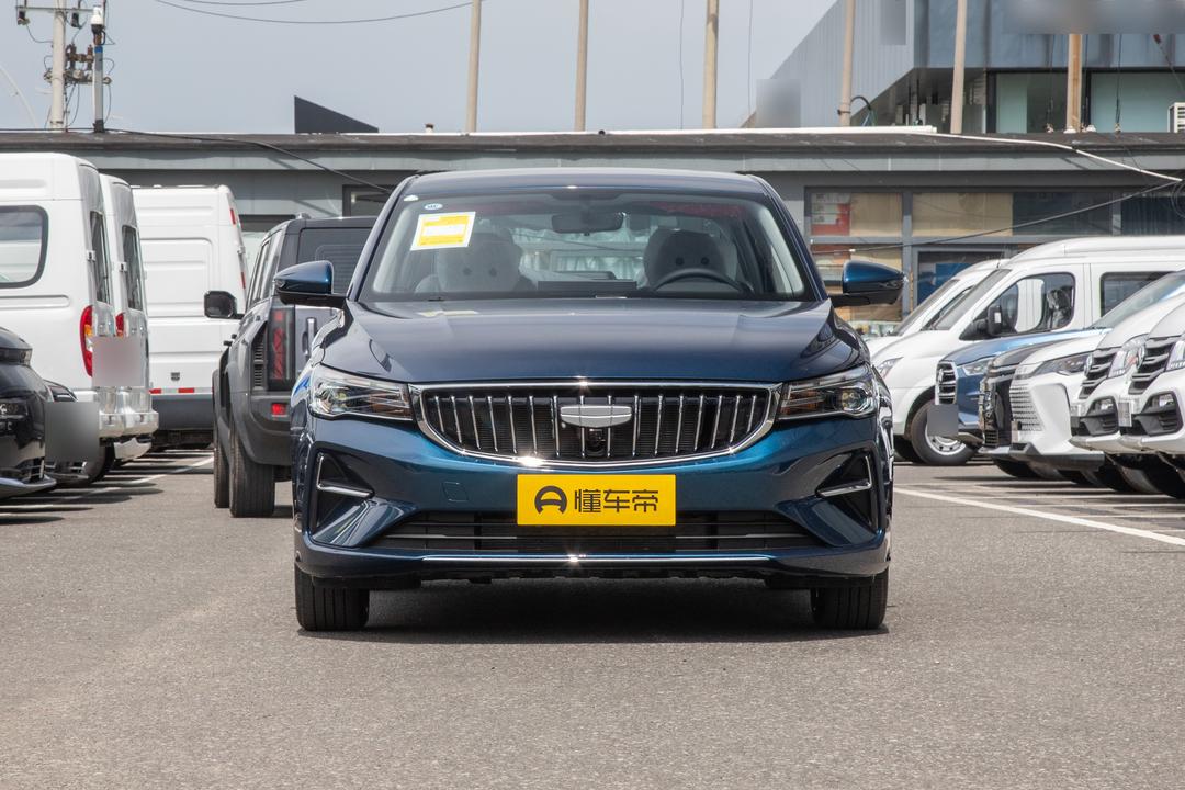 Geely Emgrand 2026, фото 2