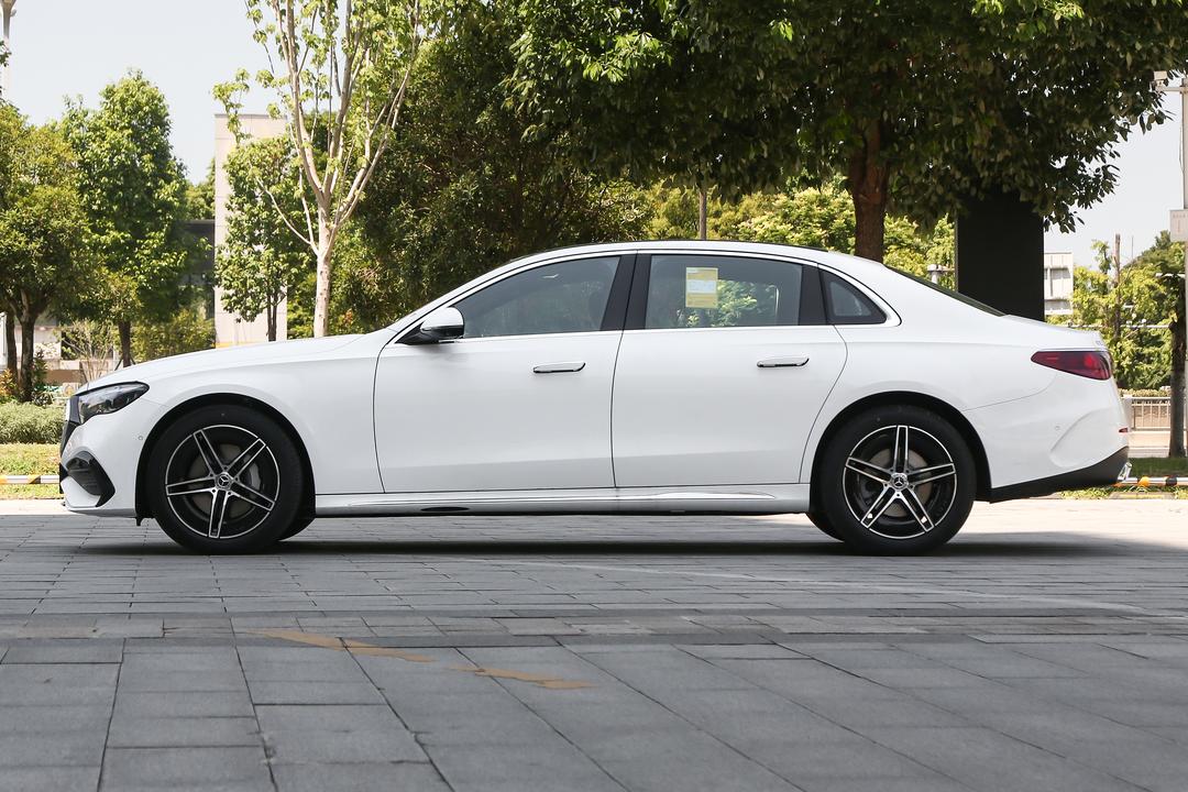 Mercedes-Benz E-Class 2026, фото 4