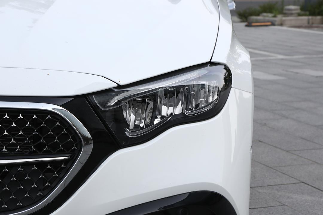 Mercedes-Benz E-Class 2026, фото 11