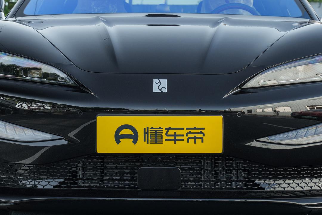 BYD Yangwang U7 EV 2026, фото 10