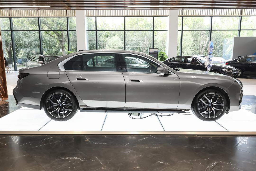 BMW 7-Series 2026, фото 8