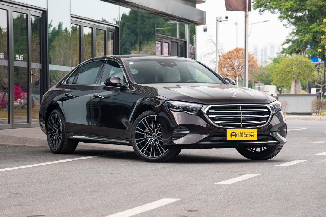 Mercedes-Benz E-Class 2026, фото 3