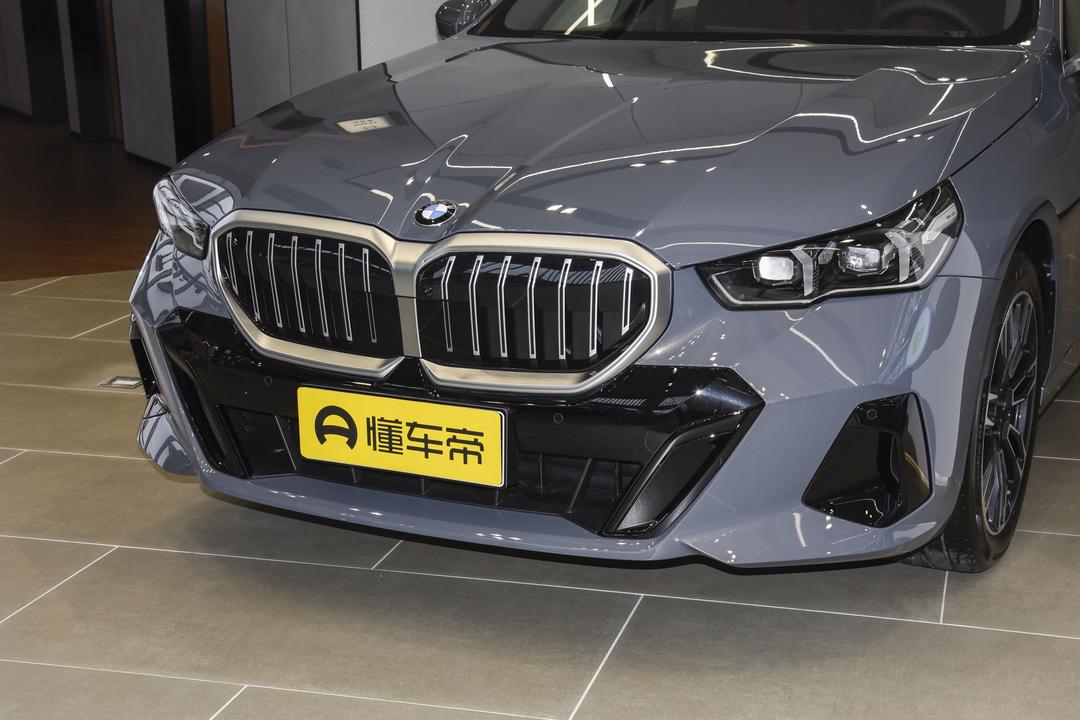 BMW 5 Series 2026, фото 9