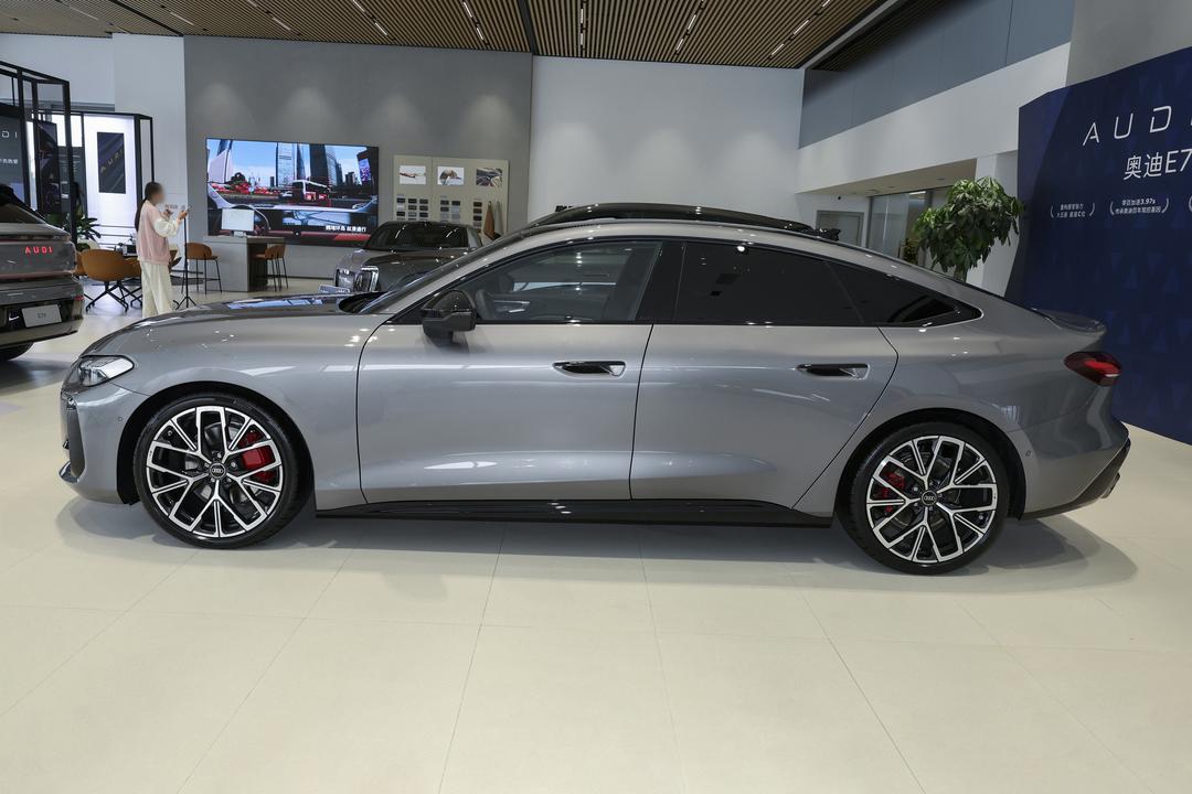 Audi A5L Sportback 2026, фото 4