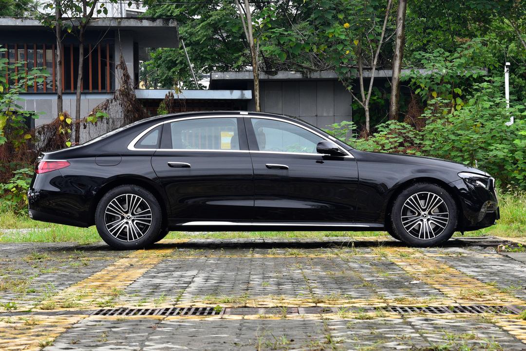 Mercedes-Benz E-Class 2026, фото 8