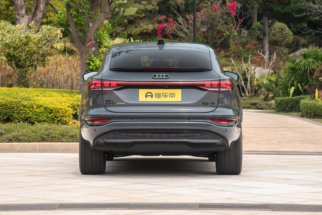 Audi Q6L Sportback e-tron 2026, фото 6
