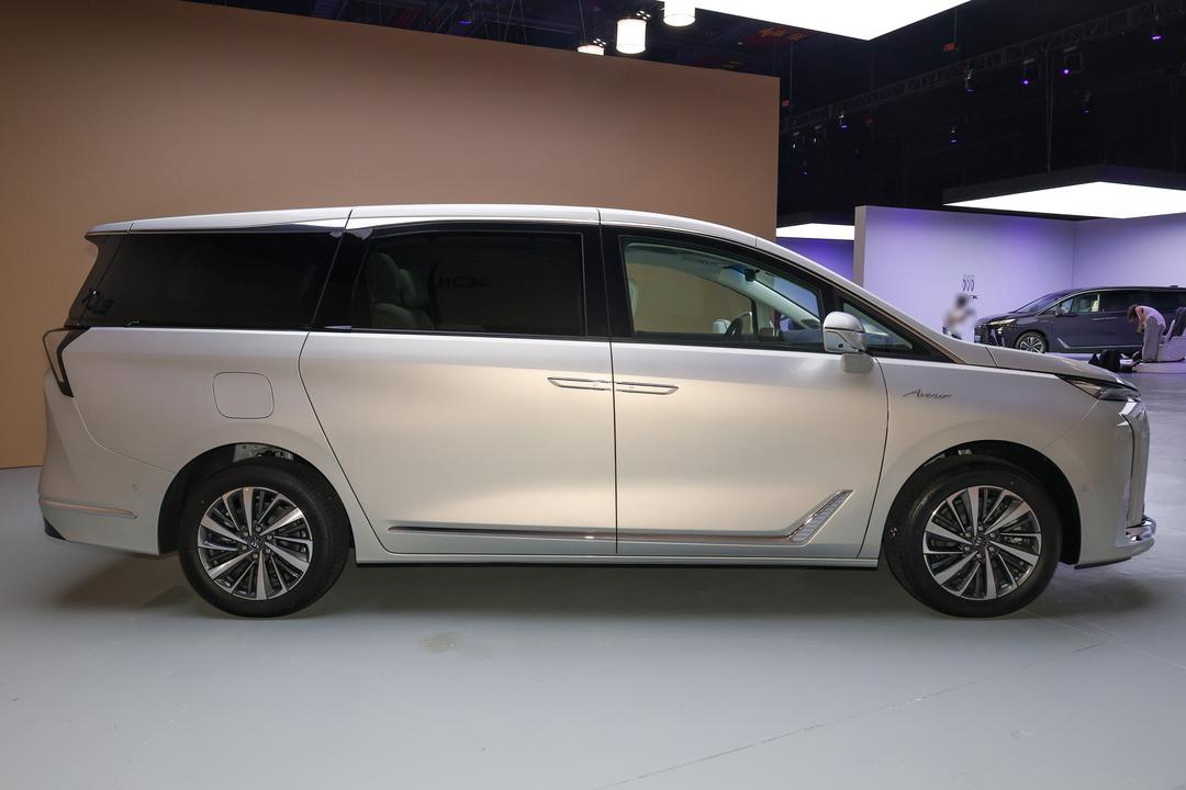 Buick GL8 PHEV 2026, фото 8