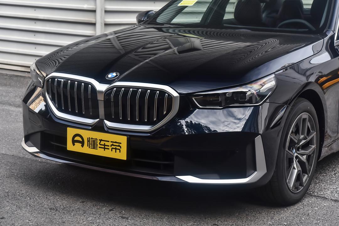 BMW 5 Series 2026, фото 9