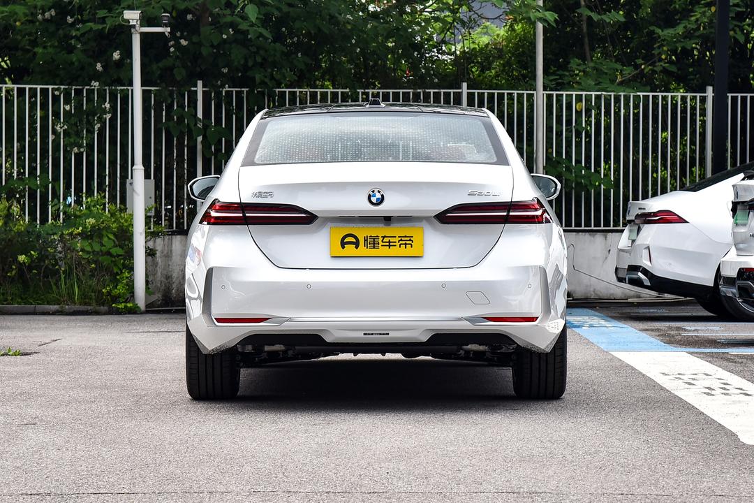 BMW 5 Series 2026, фото 6