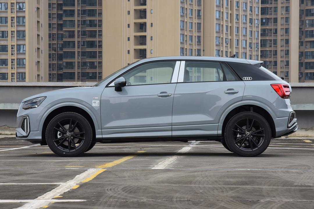 Audi Q2L 2026, фото 4